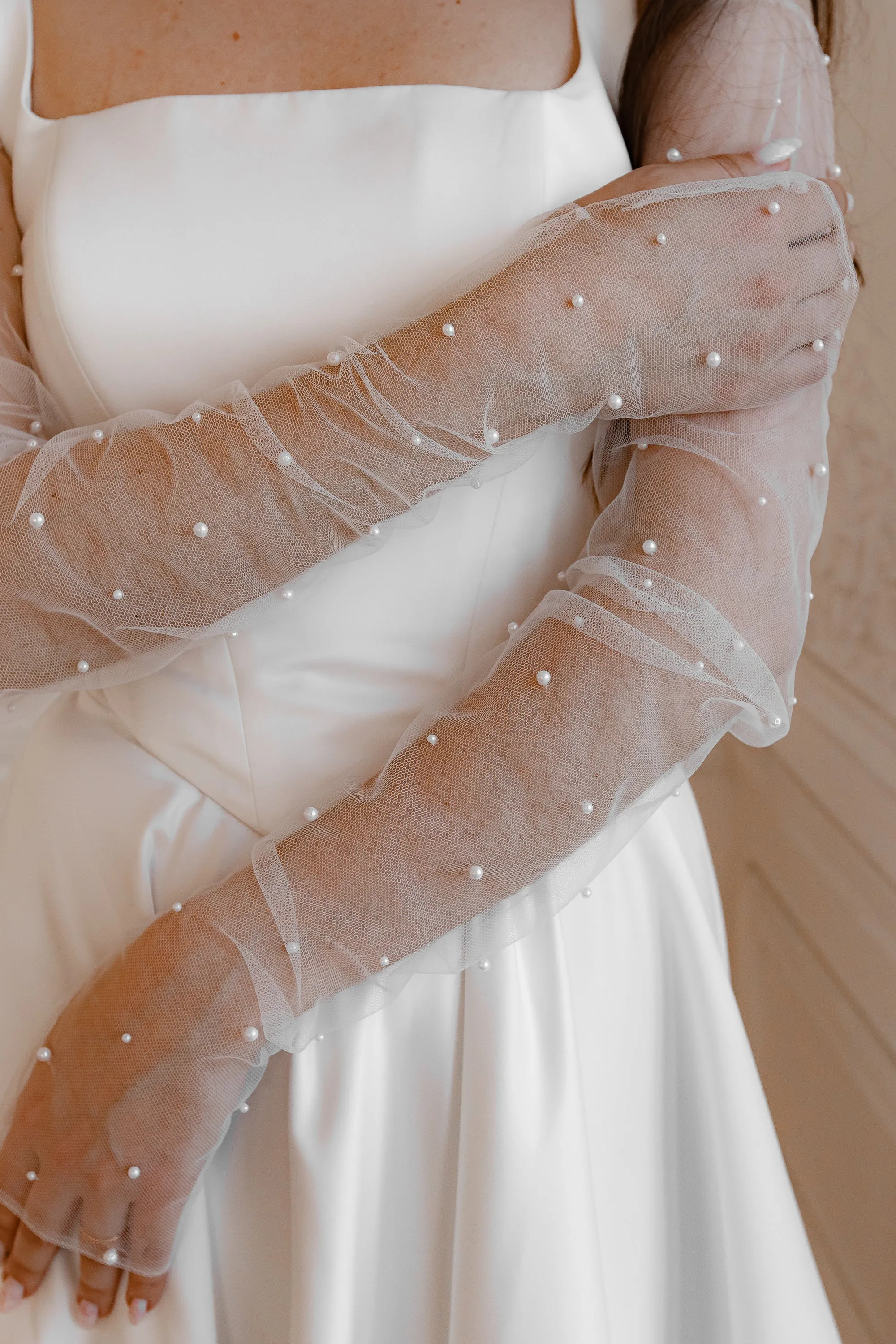 Bridal Gloves With Pearls