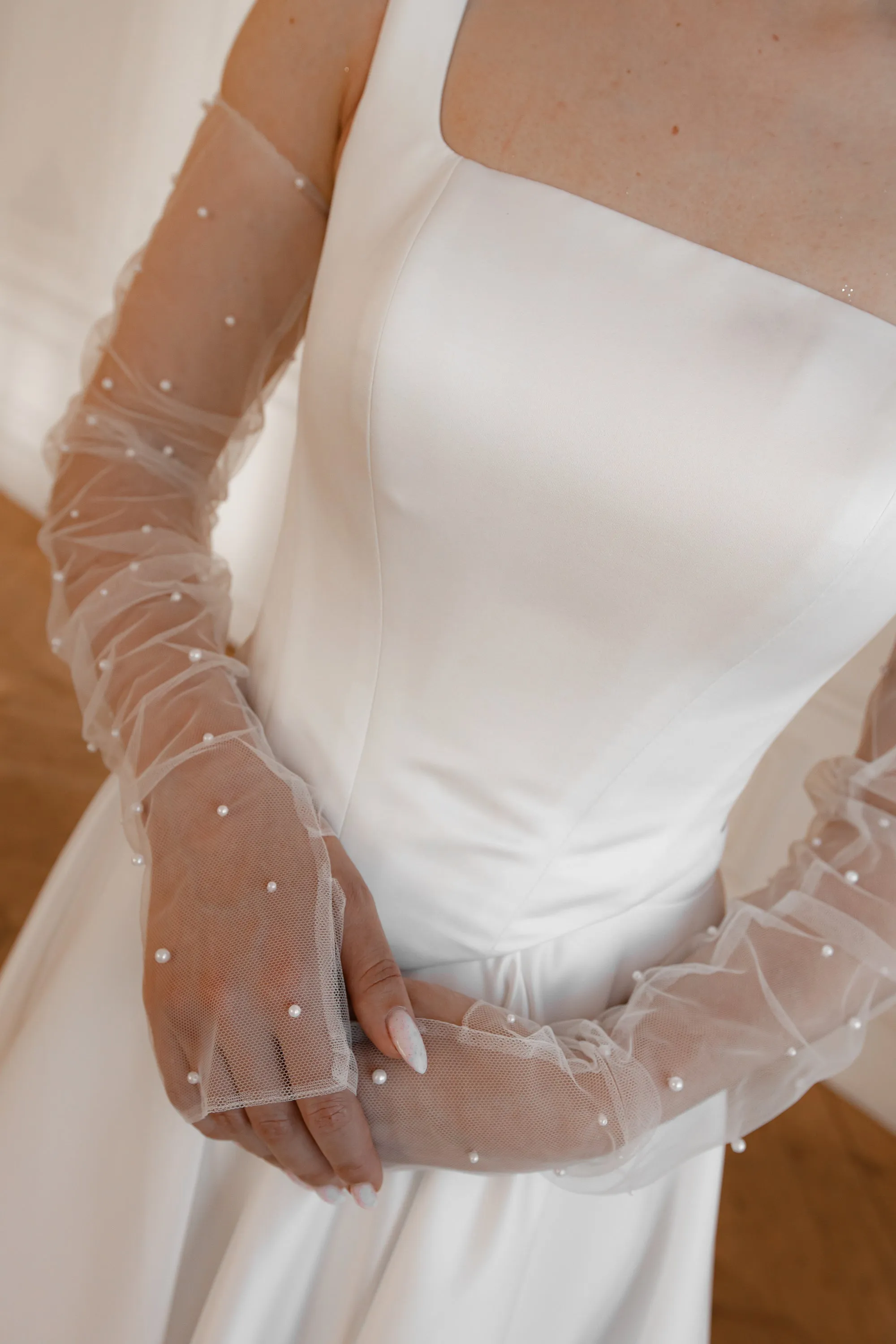 Bridal Gloves With Pearls