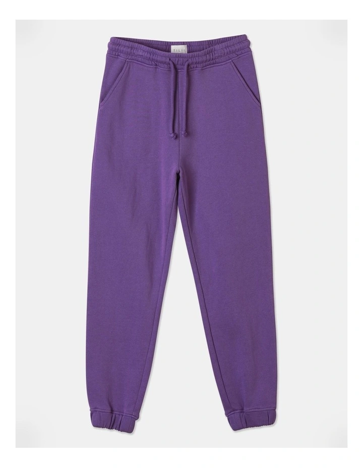 Essentials Trackpant in Purple