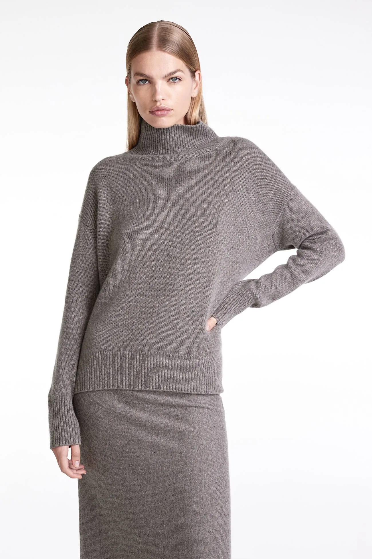 JOSLYN TURTLENECK CASHMERE SWEATER