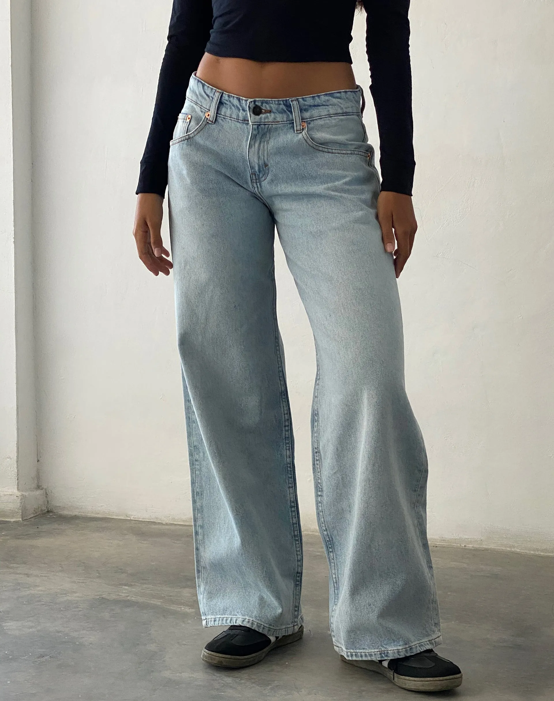 Roomy Extra Wide Low Rise Jeans in Extreme Light Blue Wash