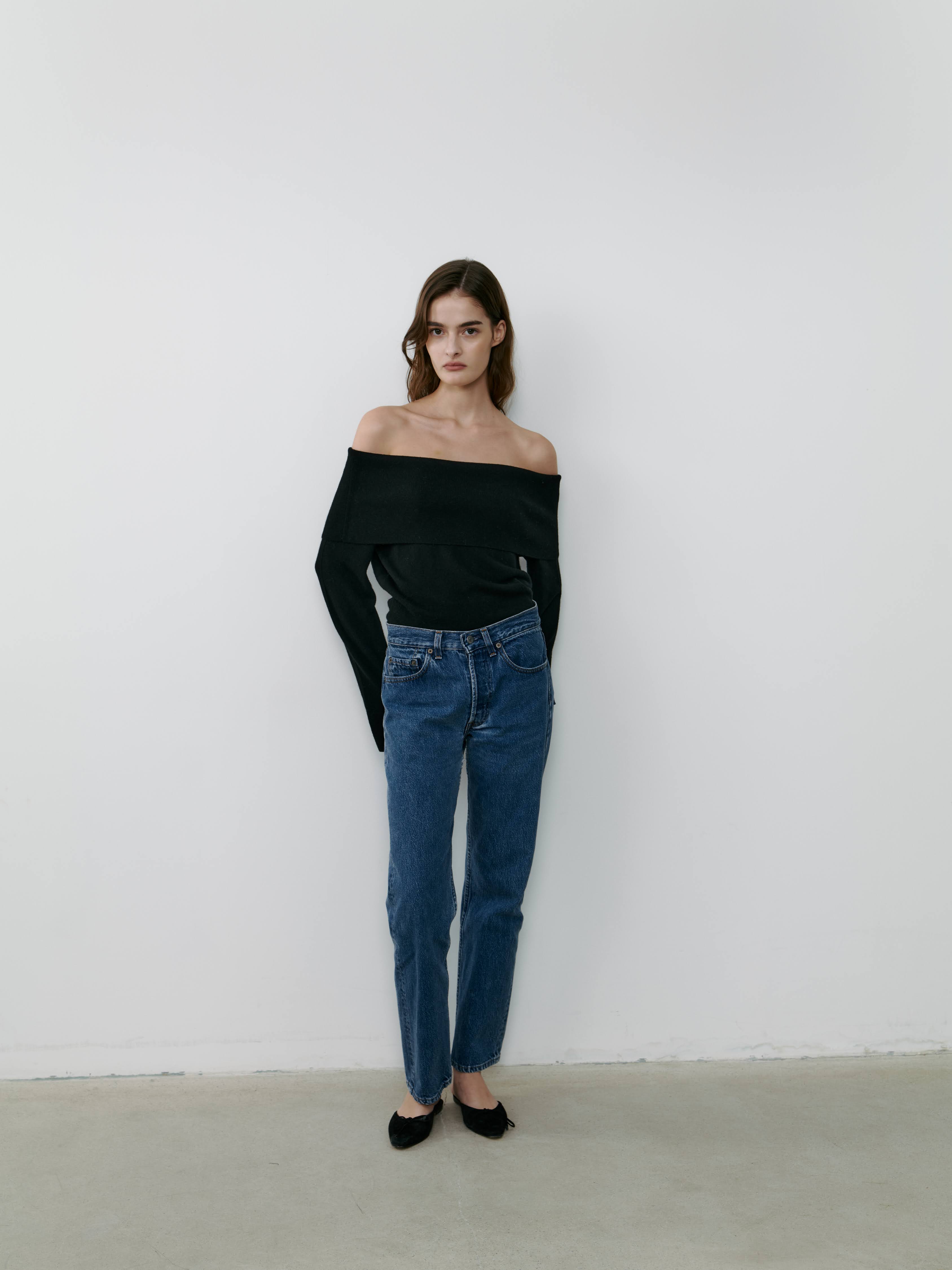 THE CASHMERE OFF SHOULDER - BLACK