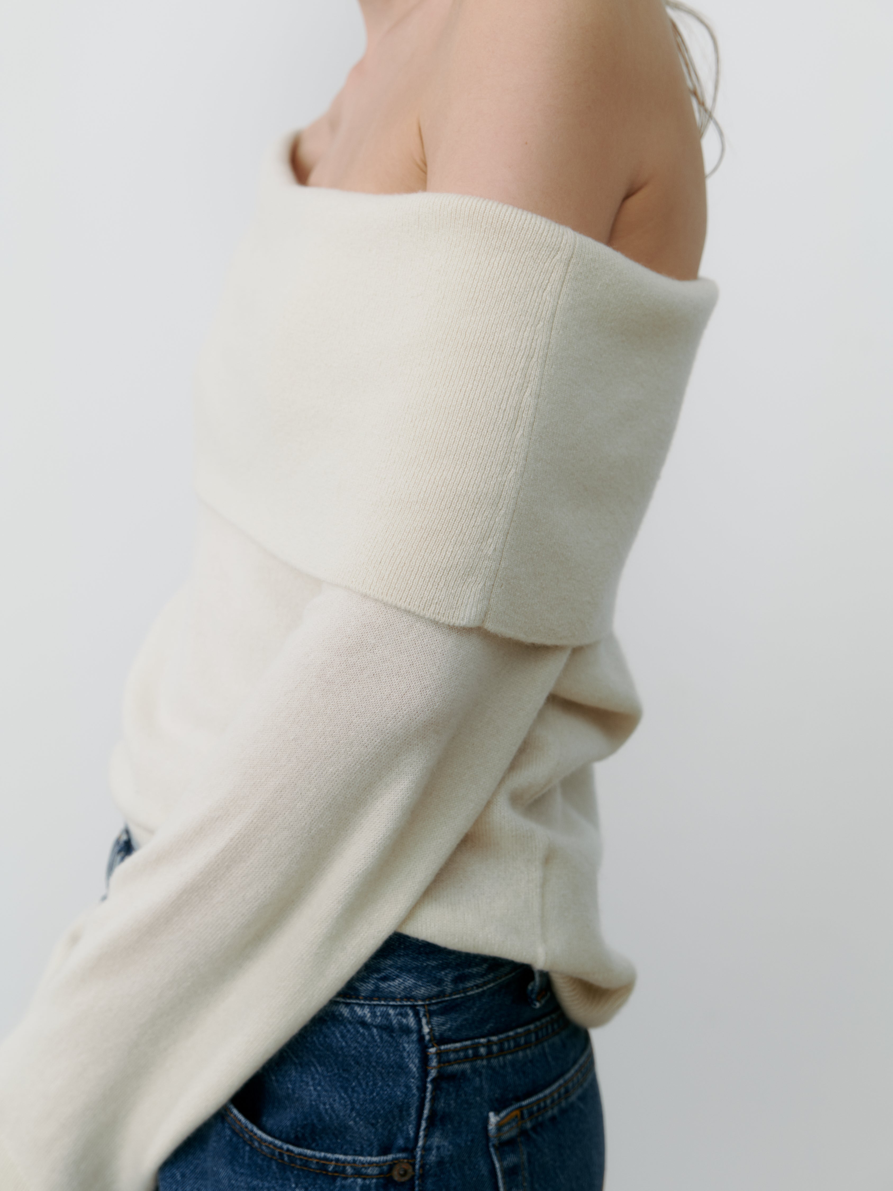 THE CASHMERE OFF SHOULDER - ECO WHITE