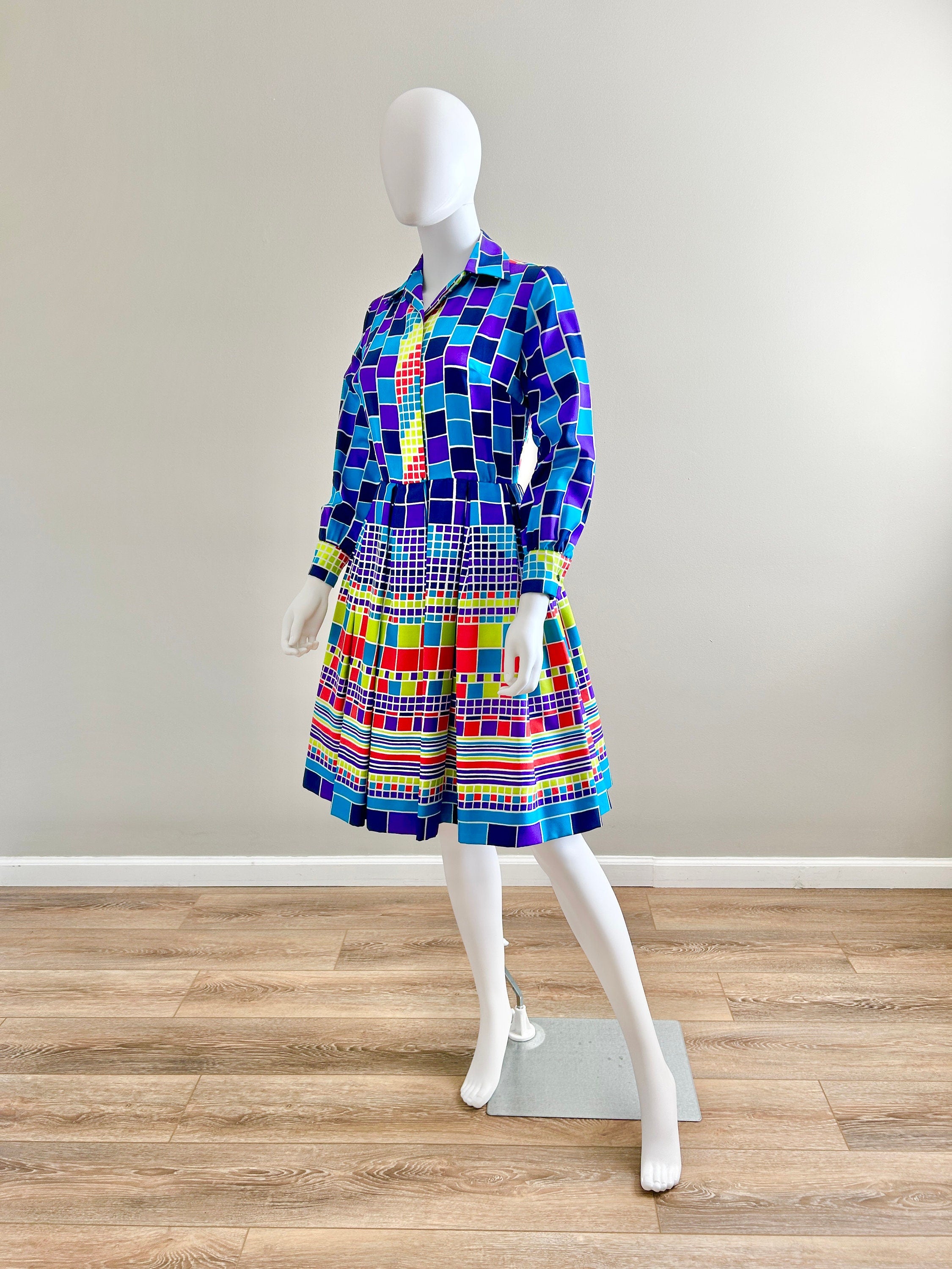 Vintage 1960s Shirtdress / 60s retro blue and purple abstract dress / Size S M