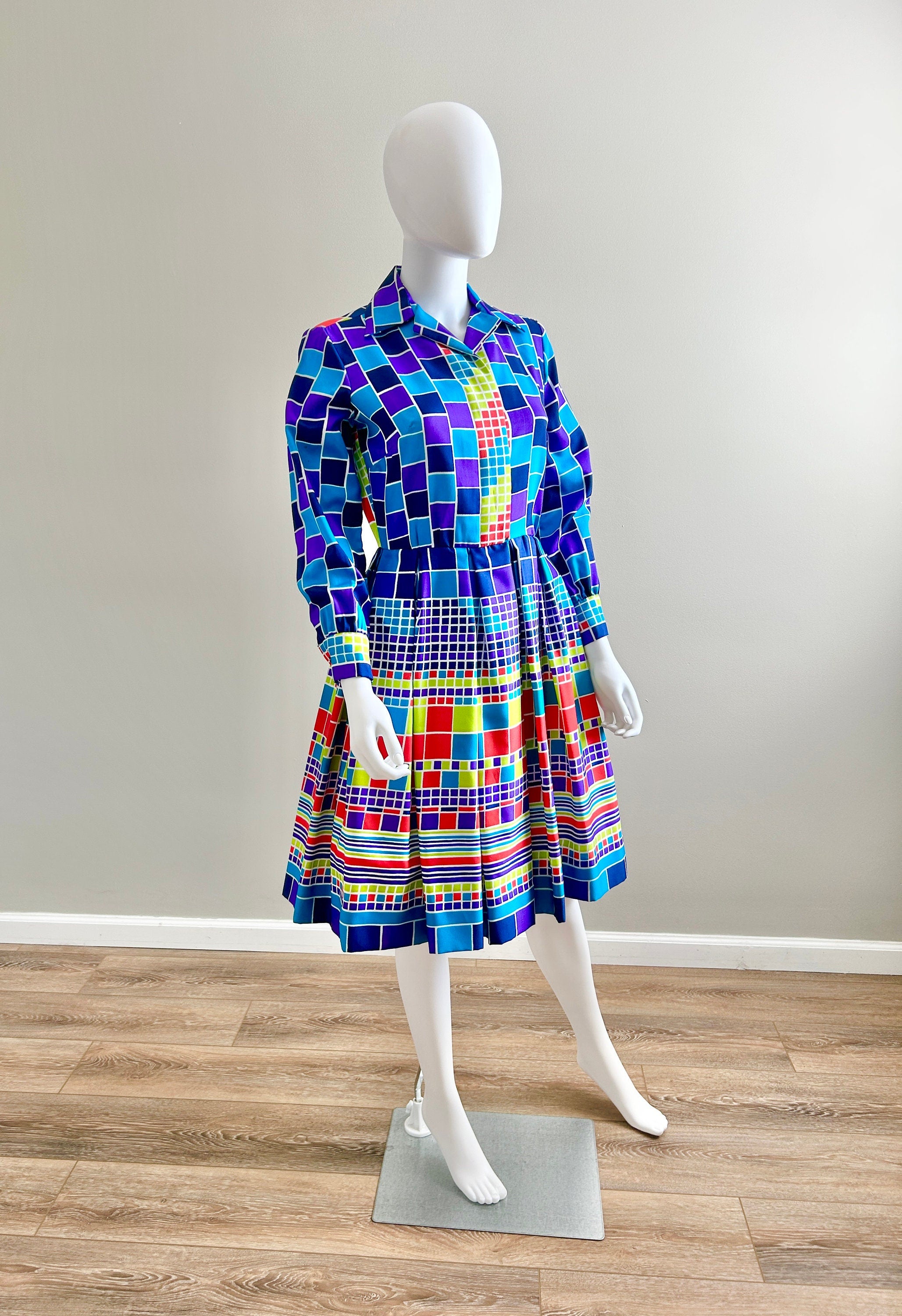 Vintage 1960s Shirtdress / 60s retro blue and purple abstract dress / Size S M