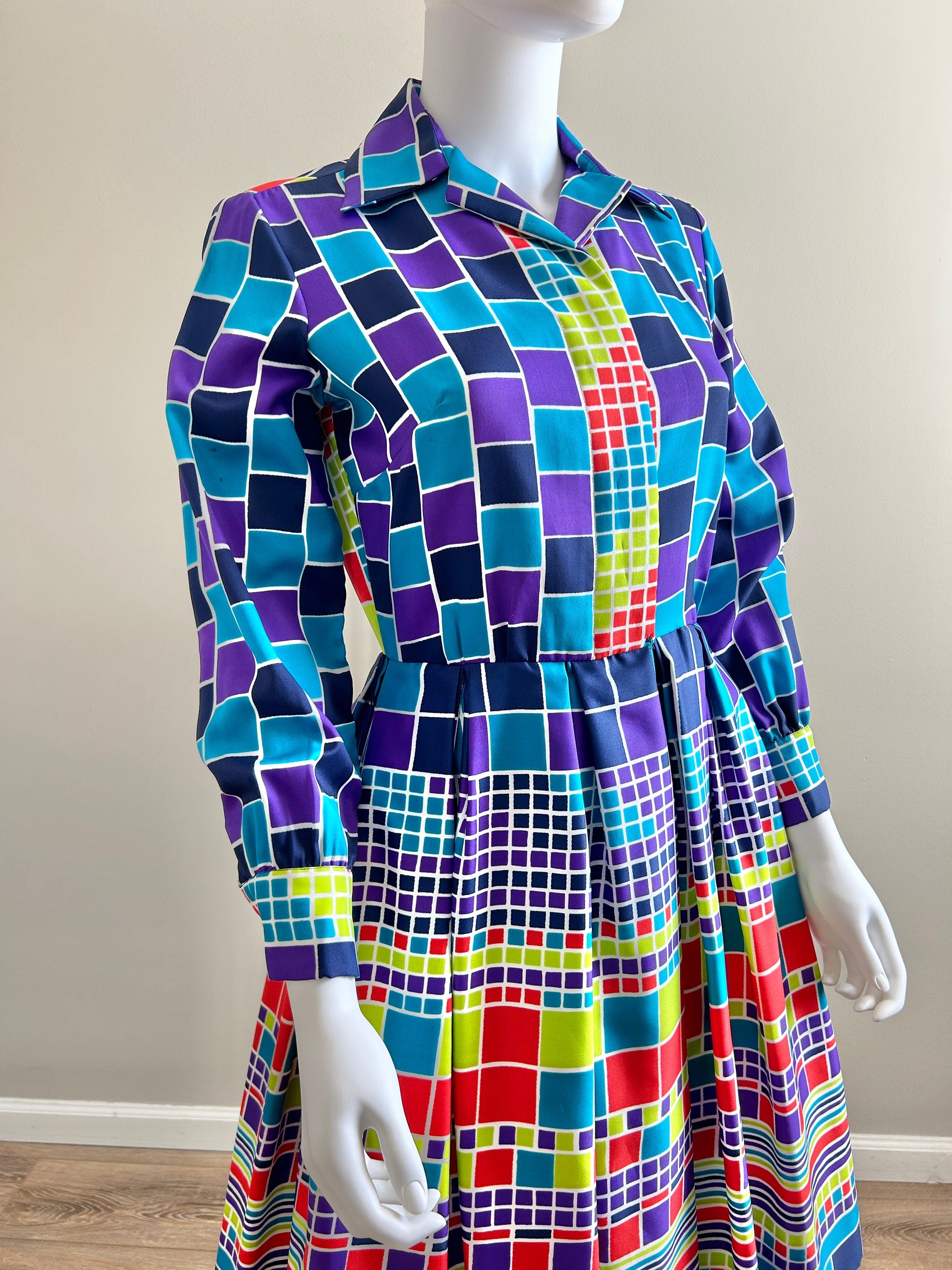 Vintage 1960s Shirtdress / 60s retro blue and purple abstract dress / Size S M